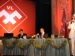 ''Visu Latvijai'' līderi Imants Parādnieks (L), Raivis Dzintars (C), Einārs Cilinskis (K) partijas svētku kongresā. Foto: Edija Pālens, LETA