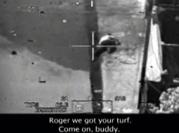 10.22. No helikoptera redz, ka Saīds ir smagi ievainots un mēģina rāpot prom no apšaudes vietas. «Nu, vecīt, saņemies un paņem rokās ieroci!»