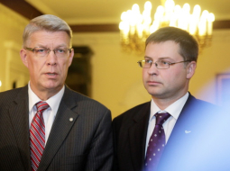 Valdis Zatlers un Valdis Dombrovskis. Foto: Nora Krevneva, F64