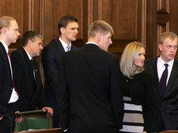 Seši no Zatlera Reformu partijas atšķēlušies Saeimas deputāti. Foto: Raitis Plauks, F64