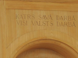 Uzraksts Ministru kabinetā. Foto: Gints Ivuškāns, F64