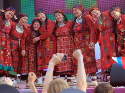 Arī Eirovīzijas "zvaigznes" - grupa "Buranovskije babuški" - parakstījušas atbalsta vēstuli Putina politikai Ukrainā. Foto: EPA/LETA