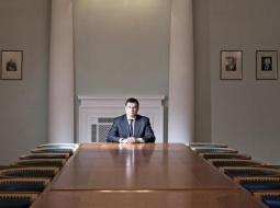 Valdis Dombrovskis pie valdības galda. Foto: Reinis Hofmanis, F64
