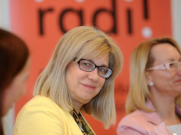 Izglītības ministre Ina Druviete (centrā). Foto: Ieva Lūka, LETA