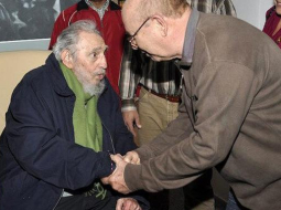 Fidels Kastro izstādes atklāšanā Havanā. Foto: EPA/LETA
