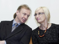 Andrejs Ērglis (no kreisās) un veselības ministre Ingrīda Circene. Foto: Nora Krevneva, F64