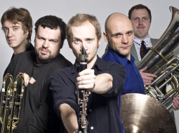 "Jakob Noiman Festival Band" publicitātes foto