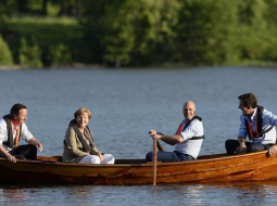 Britu premjerministrs Deivids Kamerons (no kreisās), Vācijas kanclere Angela Merkele, Zviedrijas premjerministrs Frēdriks Reinfelts un Nīderlandes valdības vadītājs Marks Rute tikšanās brīdī. Foto: AFP/LETA