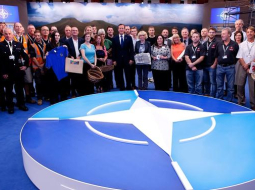 Lielbritānijas premjerministrs Deivids Kamerons pirms NATO samita Ņūportā tiekas ar ķeltu minoritātes pārstāvjiem. Foto: EPA/LETA
