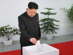 Ziemeļkorejas līderis Kims Čenuns balso. Foto: EPA/LETA