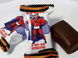 Krievijas saldumu ražotāji pacentušies - saražotas konfektes ar uzrakstu "Krima - a nu ka atņem!". Foto: EPA/LETA