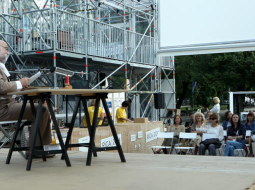 Jāzepam Vītolam veltītais pasākums Esplanādes vasarnīcā pagājušajā vasarā. Foto Ieva Čīka, LETA