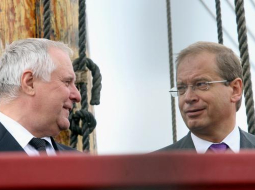Rīgas brīvostas pārvaldnieks Leonīds Loginovs (no kreisās) un Rīgas vicemērs, brīvostas valdes priekšsēdētājs Andris Ameriks. Foto: Kaspars Krafts, F64