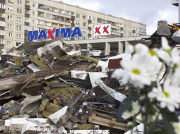 Pie sagruvušā lielveikala "Maxima" Zolitūdē. Foto: Veronika Simoņenkova, F64