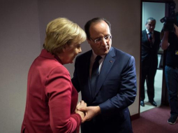 Vācijas kanclere Angela Merkele tiekas ar Francijas prezidentu Fransuā Olandu. Foto: EPA/LETA
