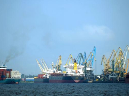 Rīgas brīvostā. Foto: Ieva Lūka, LETA
