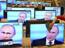 Krievijas prezidents Vladimirs Putins tiešsaistē ceturtdien uzrunāja tautu un atbildēja uz jautājumiem. Foto: AFP/LETA