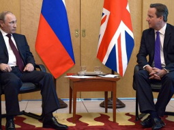 Krievijas prezidents Vladimirs Putins tiekas ar britu premjerministru Deividu Kameronu. Foto: EPA/LETA