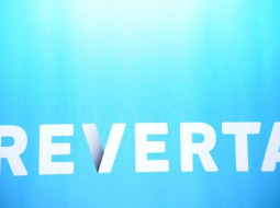 "Reverta" bankas logo. Foto: Evija Trifanova, LETA