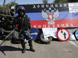 Prokrieviskie separātisti pie Slovjanskas robežas aprīļa beigās. Foto: AFP/LETA