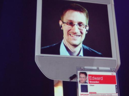 Edvards Snoudens piedalās kādā attālinātā diskusijā. Foto: AFP/LETA