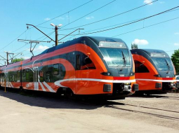 Šveices kompānijas "Stadler Bussnang" Polijā ražotie un Igaunijas pasažieru pārvadātājam "Elron" 2013. un 2014.gadā piegādātie "FLIRT" vilcieni Tallinas pasažieru vilcienu depo. Foto: Ivars Motivāns, LETA