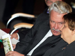 Zemkopības ministrs Jānis Dūklavs (ZZS) un Ministru prezidente Laimdota Straujuma. Foto: Ieva Lūka, LETA