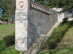 Sudrabkalniņš Rīgā, Pārdaugavā, pašā Imantas viducī. Foto no interneta