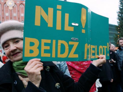 Protesta akcija pret Rīgas mēru Nilu Ušakovu pērn. Foto: Ieva Čīka, LETA