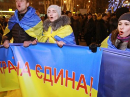 Vienotas Ukrainas atbalstītāji Doņeckā 5.martā. Foto: EPA/LETA