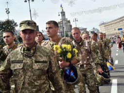 Ukrainas armijas karavīri parādē Kijevā. Foto: EPA/LETA