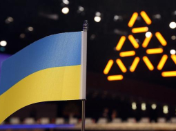 Ukrainas karogs Hāgā G7 samita laikā. Foto: AFP/LETA