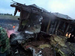 Notriektās ''Malaysia Airlines'' lidmašīnas vraka daļa. Foto: AFP-LETA