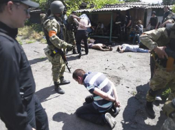 Ukrainas armijas pretterorisma operācija Mariupolē jūnija vidū. Foto: EPA/LETA