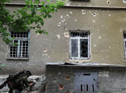 Semjonovkas hospitāli netālu no Slovjanskas prokrieviskie separātisti apšaudīja tieštēme'jumā. Foto: AFP/LETA