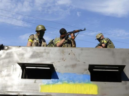 Ukrainas armijas bataljona "Dņipro" karavīri pie Novoazovskas. Foto: AFP/LETA