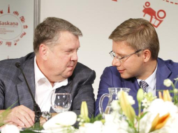 Jānis Urbanovičs (no kreisās) un Nils Ušakovs. Foto: Lauris Aizupietis, F64