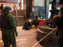 Kareivji dežurē pie Volgogradas dzelzceļa stacijas, kur decembra beigās uzspridzinājās viens no pašnāvniekiem. Foto: EPA/LETA