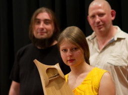 Trio publicitātes foto