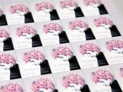 Pastmarka veltīta dzejniekam Imantam Ziedonim. Foto: Dmitrijs Suļžics, F64