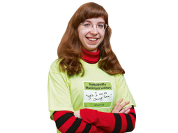 Rakstniece Laura Dreiže (24) novembrī rūpējas par Latvijas NaNo romāna rakstītāju labklājību, par ko pienākas īpašs krekliņš.