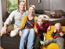 Ieva ar vīru Brinu un bērniem Selmu un Lūkasu.