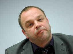 Valsts policijas Galvenās Kriminālpolicijas pārvaldes Ekonomisko noziegumu apkarošanas pārvaldes priekšnieks Gatis Gudermanis. Foto: Evija Trifanova, LETA