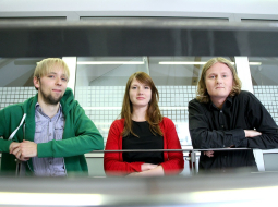 "Infogr.am" autori Uldis Leiterts (no labās), Alise Semjonova un Raimonds Kaže. Foto: Kaspars Krafts, F64