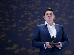 Saeimas deputāts Arturs Kaimiņš piedalās "Spēlmaņu nakts" laureātu apbalvošanas ceremonijā Dailes teātrī. Foto: Evija Trifanova, LETA