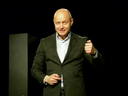 Aktieris Ģirts Ķesteris.