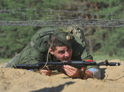Krievijas armijas karavīrs mācībās Rjazaņā šovasar. Foto: ITAR-TASS/LETA