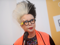 Francijas māksliniece "Orlan" preses konferences laikā Rīgā. Foto Ieva Lūka, LETA