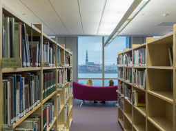 Nacionālajā bibliotēkā. Foto: Dmitrijs Suļžics, F64