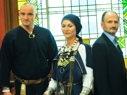 12.Saeimas vēlēšanu sarakstu numuru izlozē satikušies Nacionālās apvienības pārstāvji (no kreisās) un Krievu savienības biedrs. Foto: Gints Ivuškāns, F64